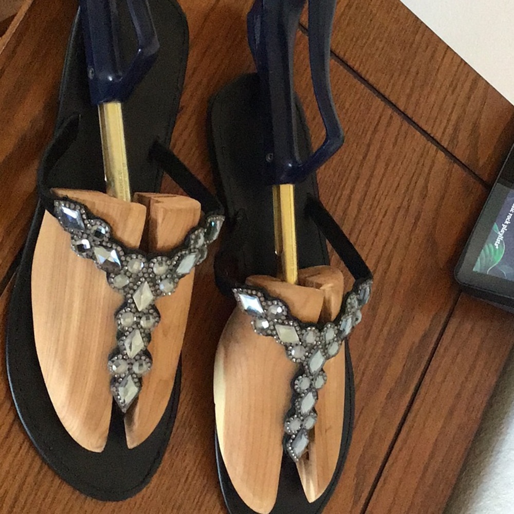 Black west|loop jeweled sandal. 🌈